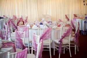 Decoratiuni si aranjamente pentru mese si scaune I Do Weddings - Decoratiuni si aranjamente pentru mese si scaune