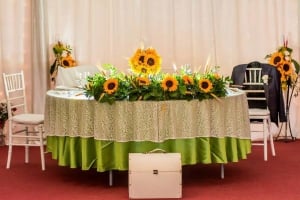 Flori de nunta – pentru prezidiu, sala, mese si alte aranjamente I Do Weddings - Flori de nunta – pentru prezidiu, sala, mese si alte aranjamente